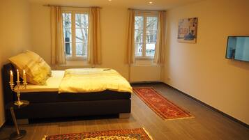 Premium bedding, desk, cots/infant beds, rollaway beds