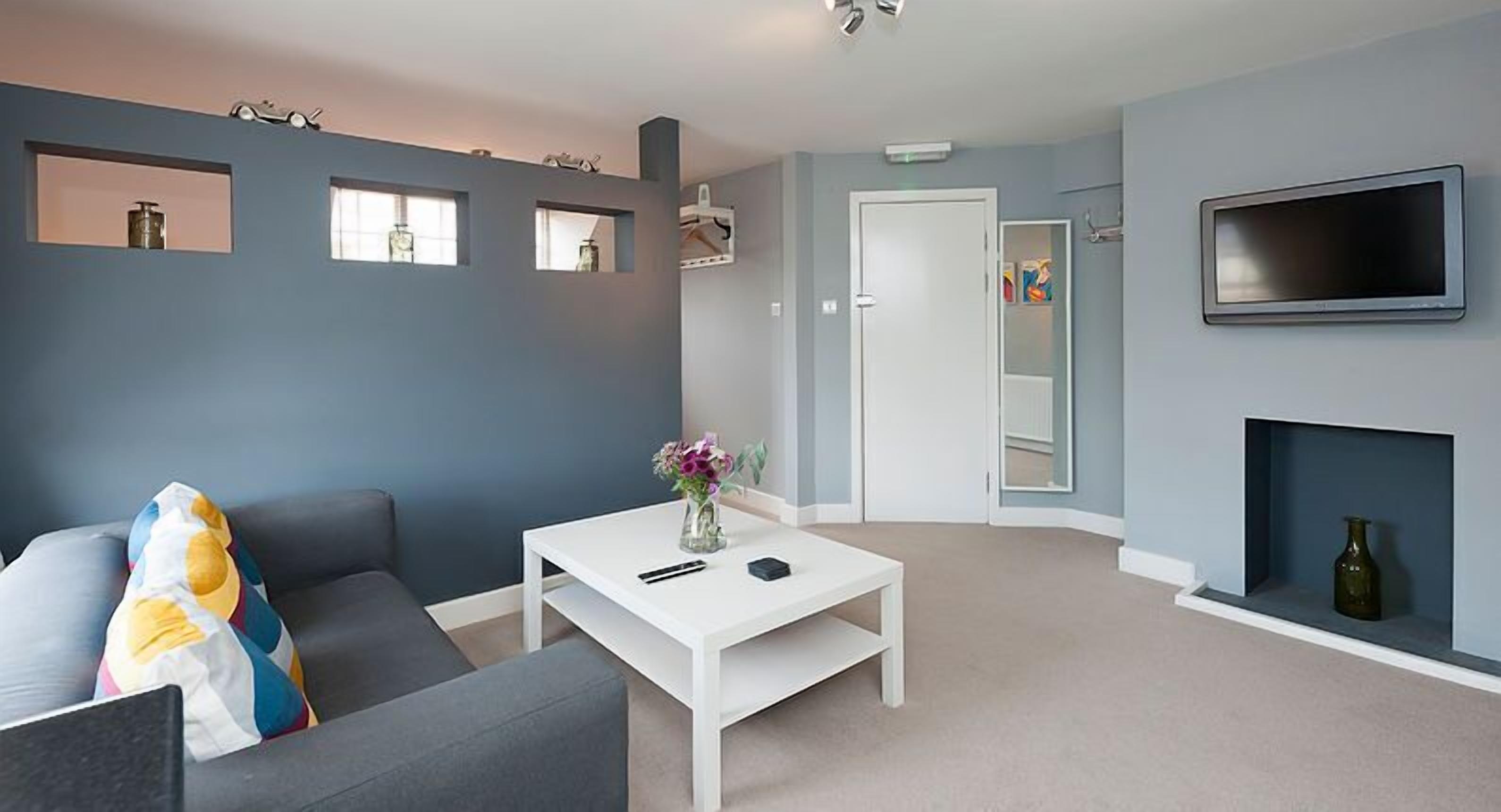 Deluxe Studio | Living area