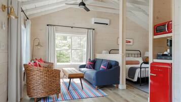 1 ROOM KING CABIN | Room amenity