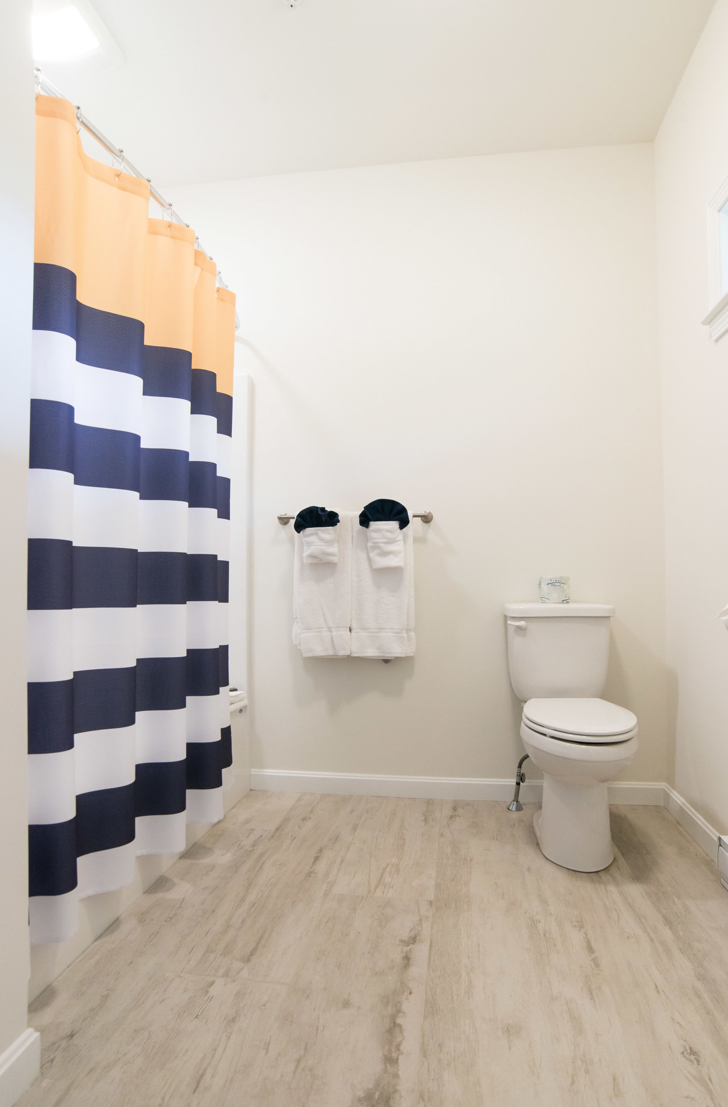 deluxe double room, 1 king bed, bay view | bathroom | free toiletries, hair dryer, towels, soap