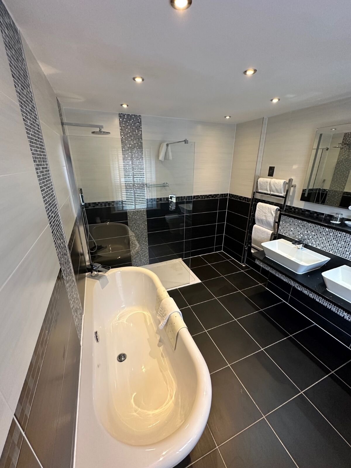 large executive double | bathroom | free toiletries, hair dryer, towels