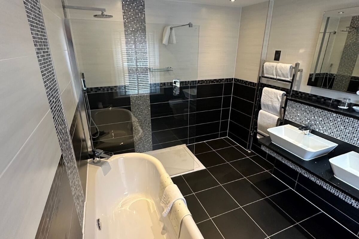 large executive double | bathroom | free toiletries, hair dryer, towels