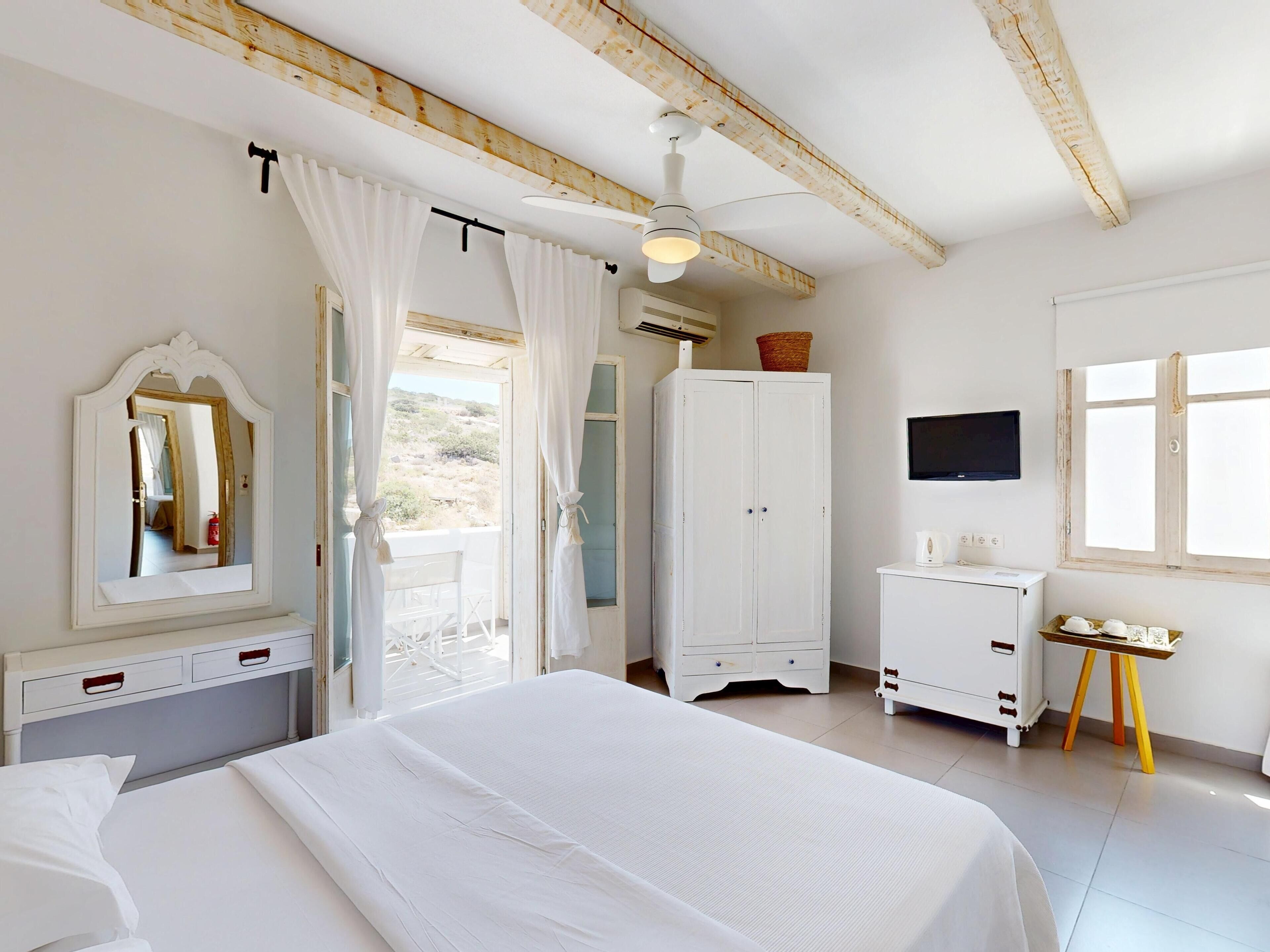 Rom – standard, fjellutsikt | Sengetøy av topp kvalitet, safe på rommet og lydisolert