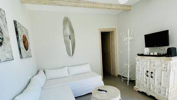 Junior Suite, 2 Bedrooms, Sea View | Living area