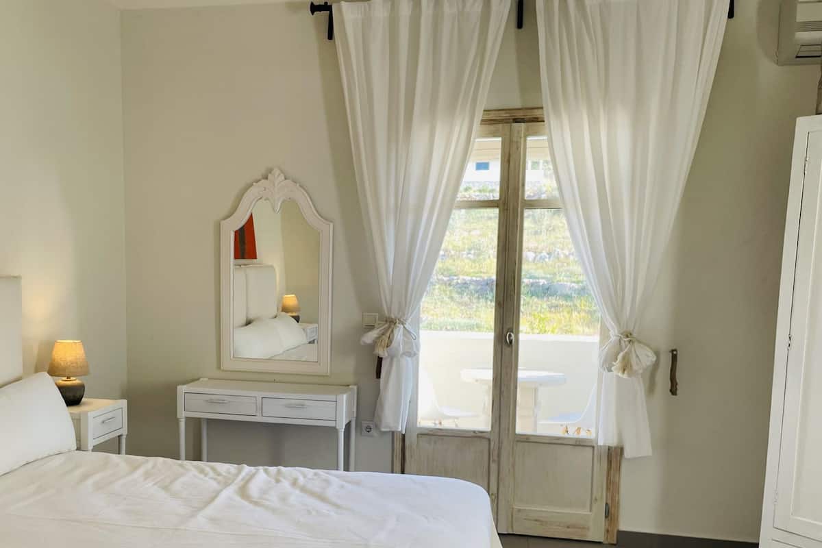 Premium bedding, in-room safe, soundproofing, iron/ironing board