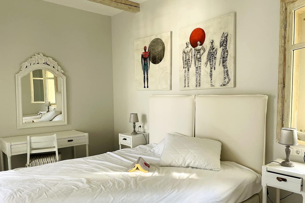 Premium bedding, in-room safe, soundproofing, iron/ironing board