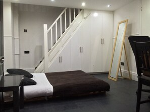 Premier Studio Suite, 1 Bedroom | In-room safe, desk, iron/ironing board, free WiFi - London Continental Hotel (London)