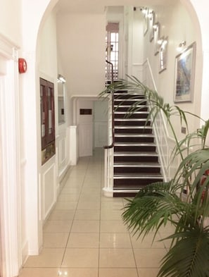 Interior entrance - London Continental Hotel (London)