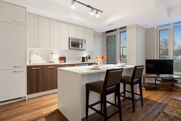 Fridge, microwave, oven, stovetop