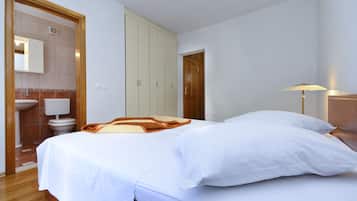 Doppelzimmer, Balkon, Bergblick | Zimmersafe, Schreibtisch, Verdunkelungsvorhänge, Bügeleisen/Bügelbrett