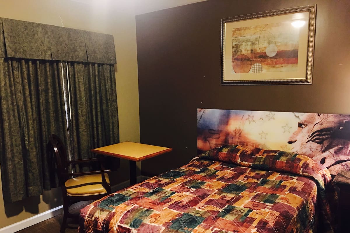 Standard Room, Non Smoking (1 Full Bed) | Desk, WiFi (free)