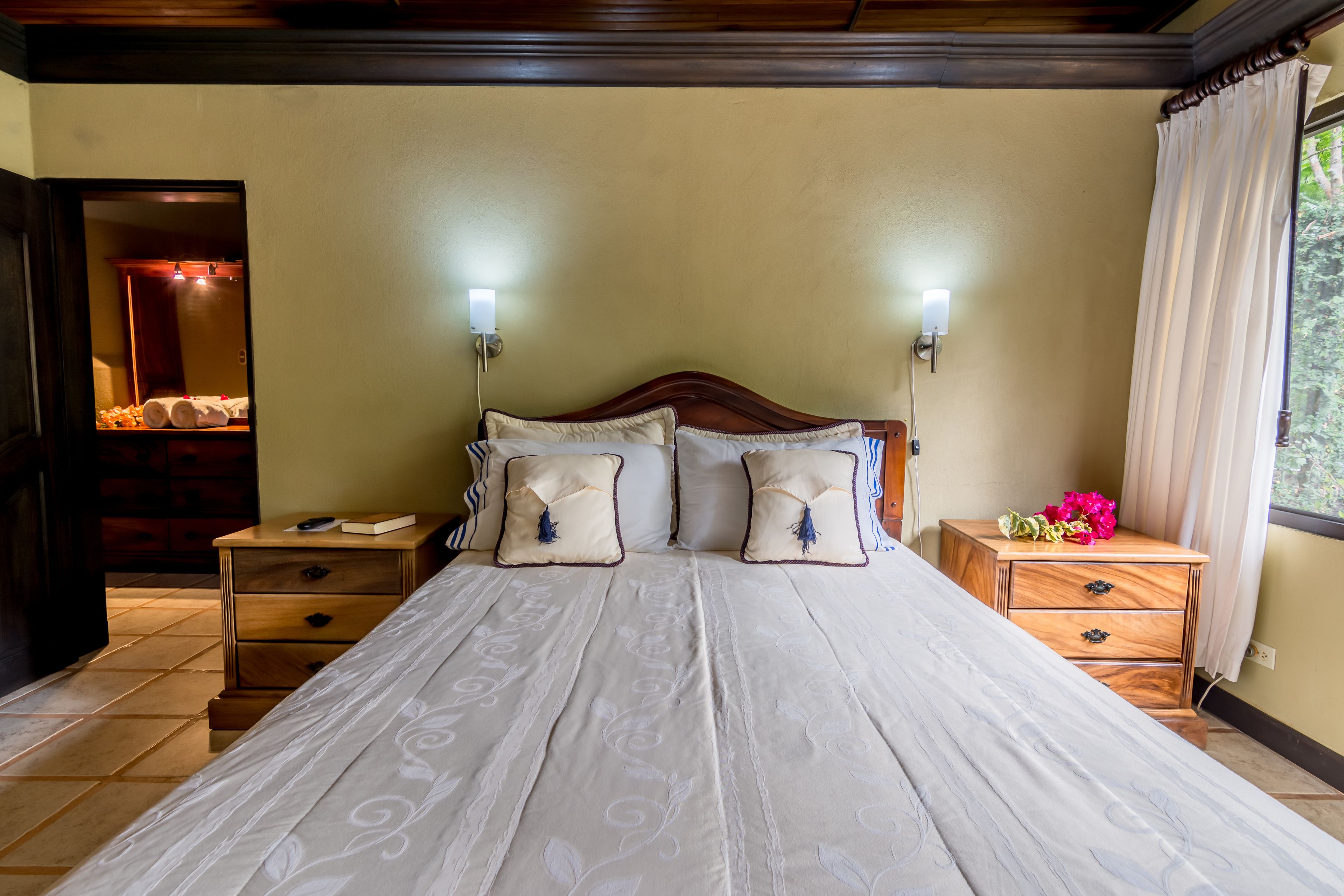 Junior Suite, Canal View | Bed sheets