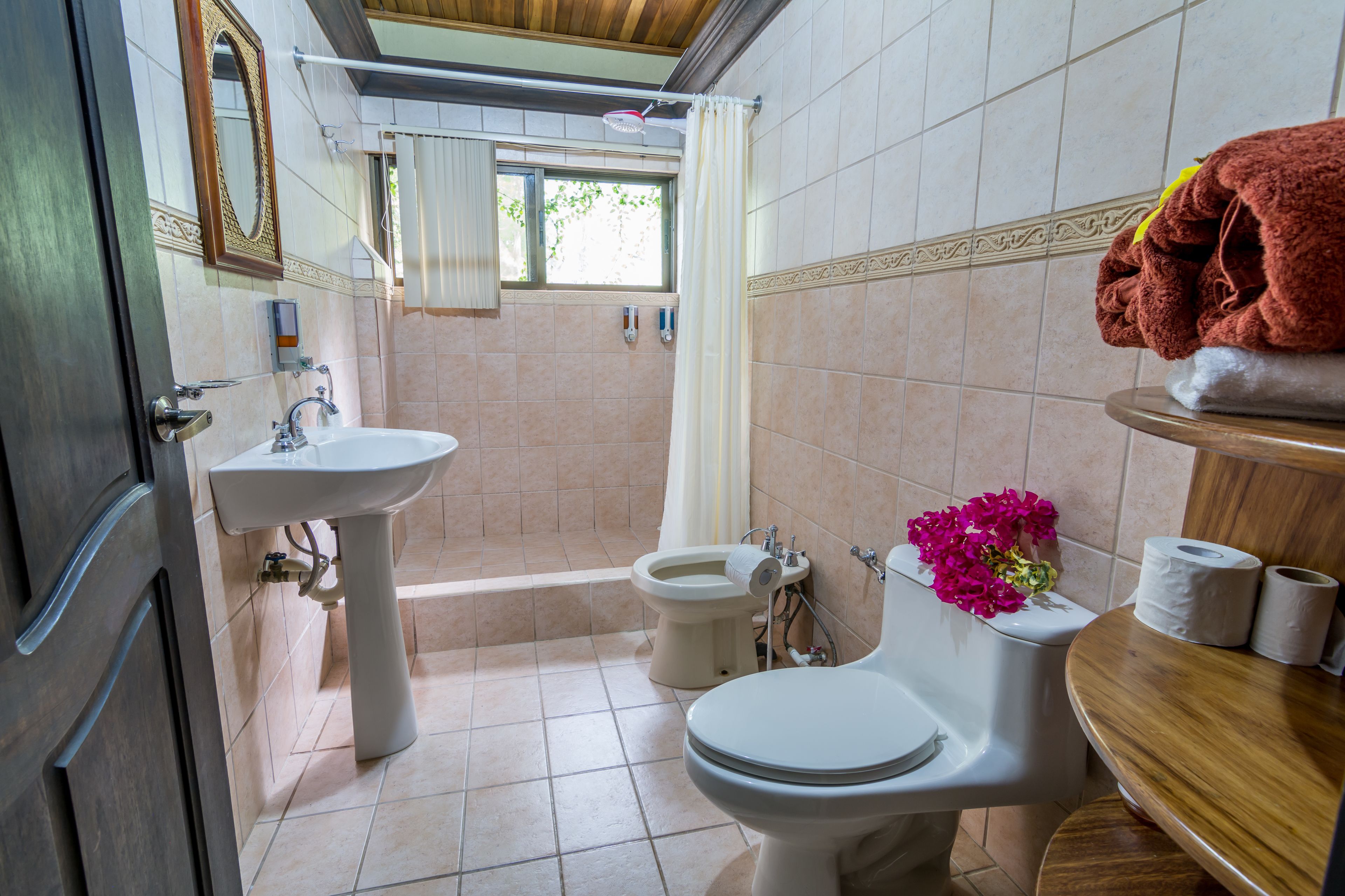 A bathroom with a sink, toilet, and bathtub.