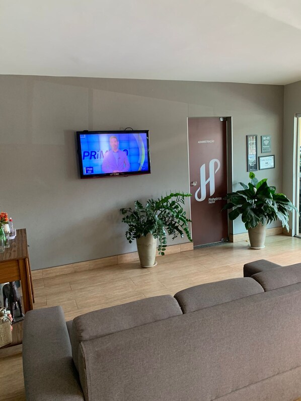 Reception - Pinheiros Hotel (Goiania)