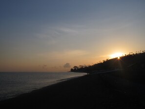 On the beach, fishing - Amed Sari Beach Guesthouse (Karangasem)