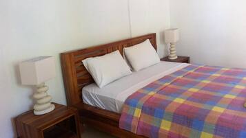 Escritorio, espacio para trabajar con un portátil, wifi gratis