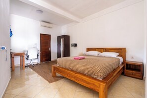 Deluxe Double Room | Desk, laptop workspace, free WiFi - Amed Sari Beach Guesthouse (Karangasem)