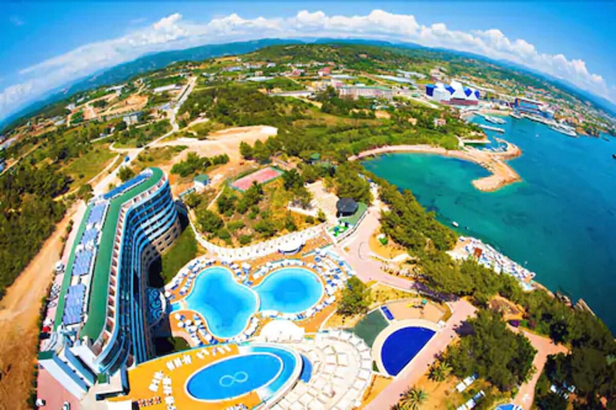 Life water planet. Water Planet Deluxe Hotel & Aquapark 5*аквапарк. Отель Water Planet Deluxe Hotel & Aquapark. Water Planet Aquapark Турция. Water Planet Турция Алания.