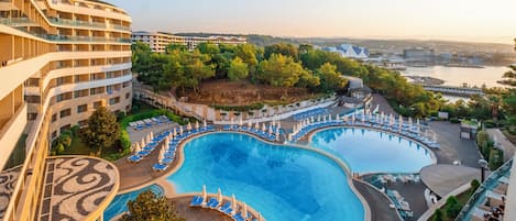 3 outdoor pools