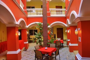 Interior - Hotel Le Chateau (Managua)