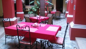 Unclassified image, 4 of 29, button - Hotel Le Chateau (Managua)