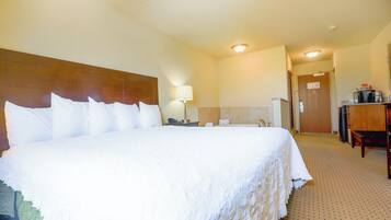 Suite, 1 Bedroom, Jetted Tub | Desk, iron/ironing board, free WiFi, bed sheets