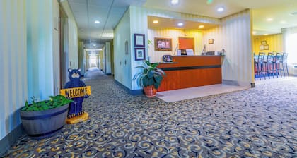 Evansville Inn & Suites By OYO