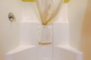 Suite, 1 Bedroom, Jetted Tub | Bathroom | Free toiletries, hair dryer, towels