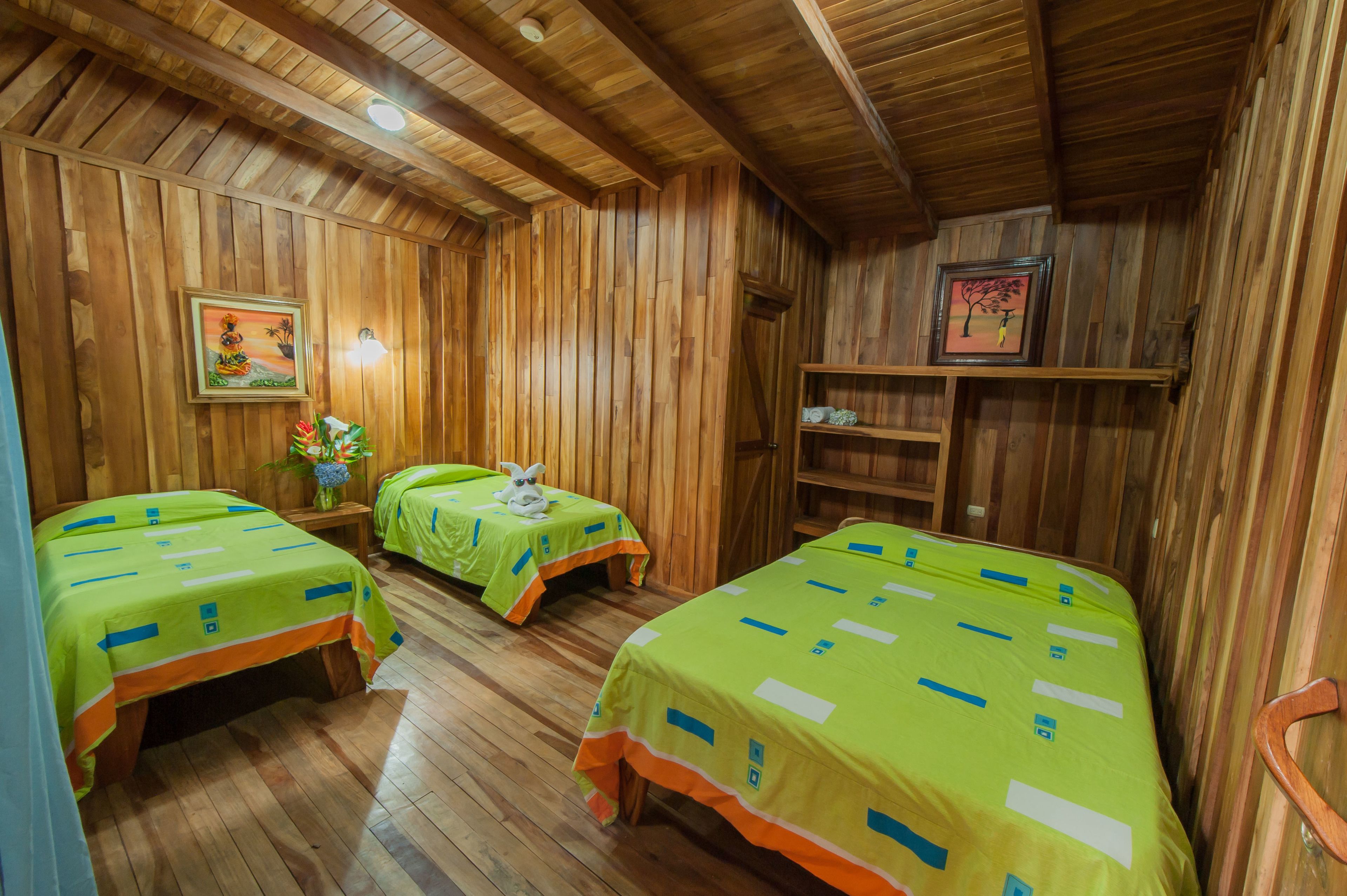 Quarto quádruplo | Roupas de cama premium, edredons de pluma