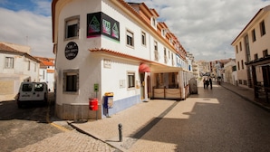 Front of property - Ericeira Surf Camp - Hostel (Mafra)