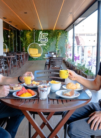 Food and drink. i5 Hotel Águas Claras