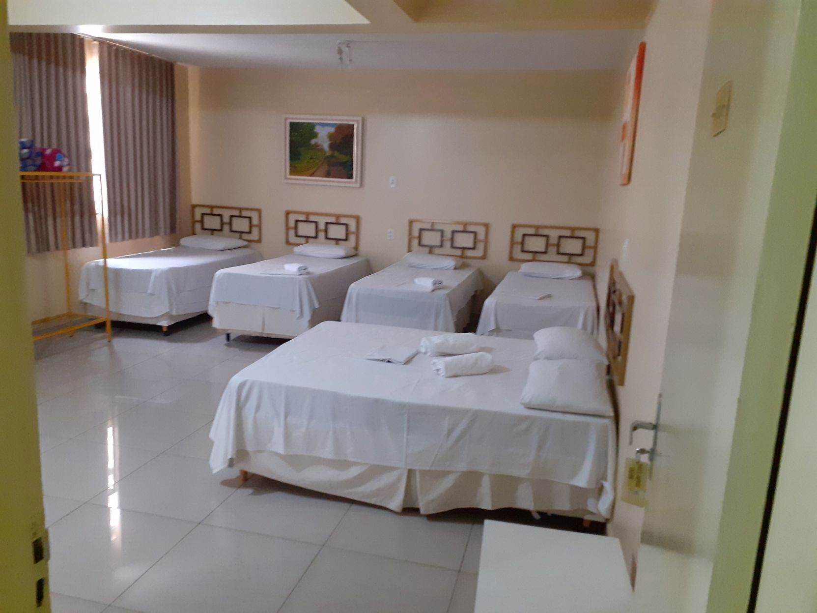 Minibar, free WiFi, bed sheets