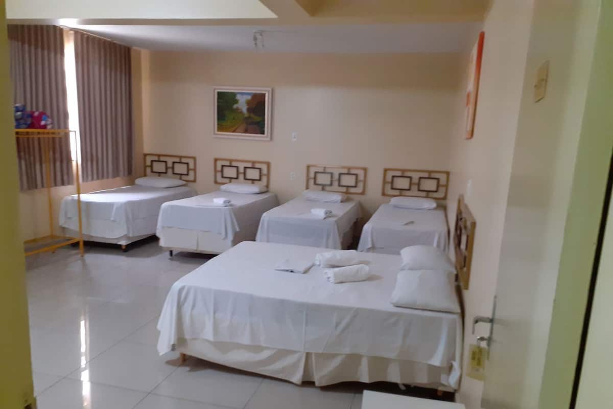 Minibar, free WiFi, bed sheets