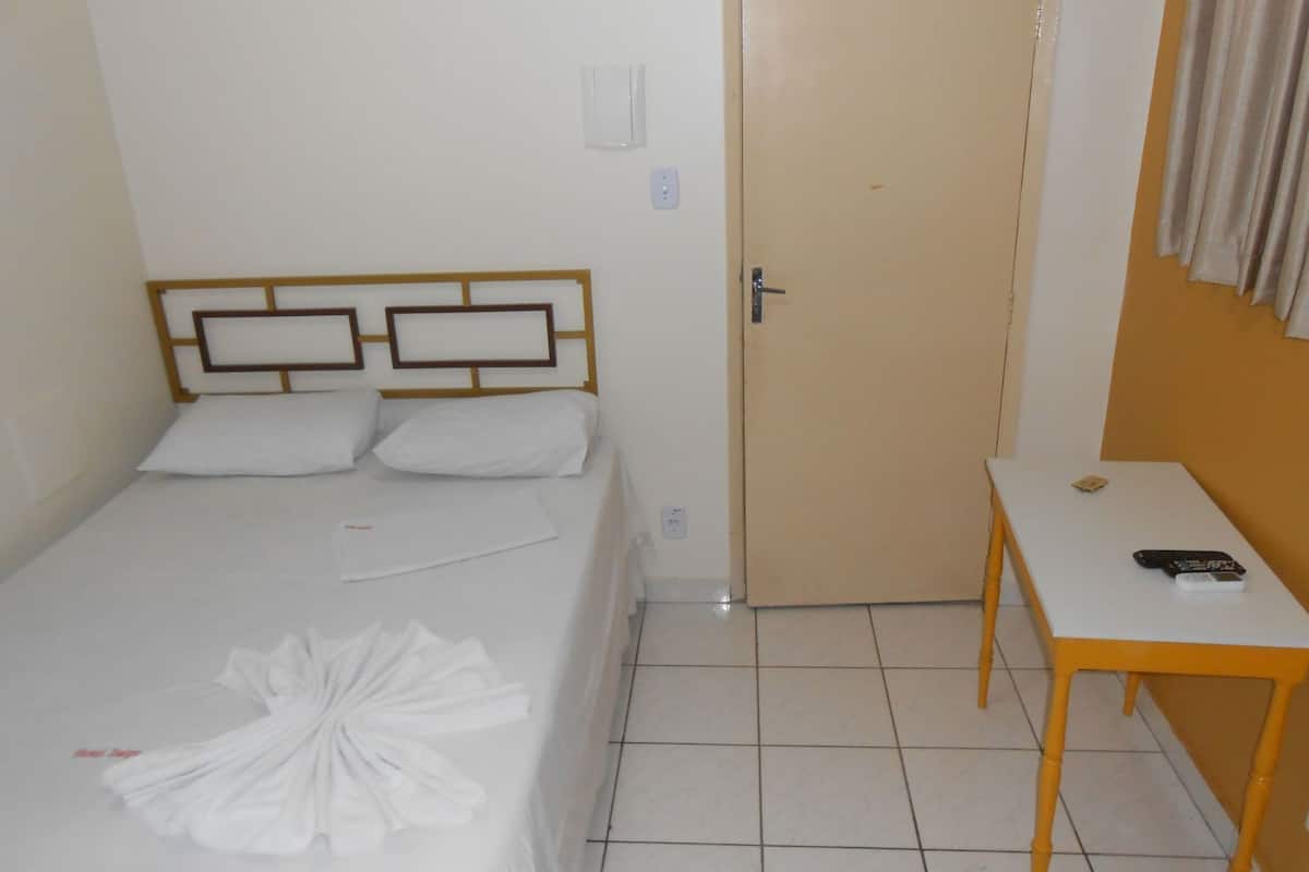 Minibar, free WiFi, bed sheets