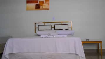 Quarto casal econômico | Frigobar, Wi-Fi de cortesia, roupa de cama