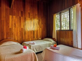 Triple Room | Free WiFi, bed sheets