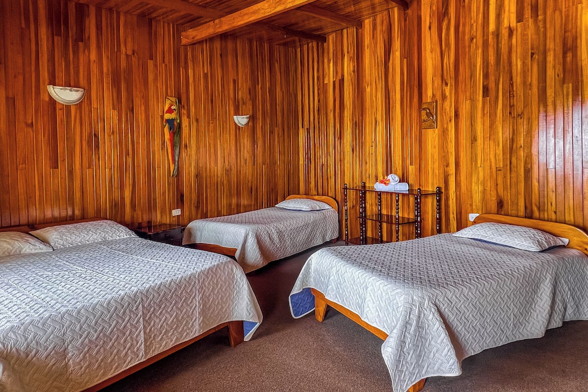 Quadruple Room | Free WiFi, bed sheets