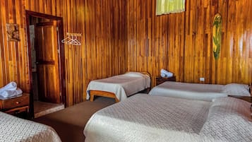 Habitación cuádruple | Wifi gratis y ropa de cama