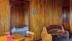 Quadruple Room | Living area - Hotel El Atardecer (Monteverde)