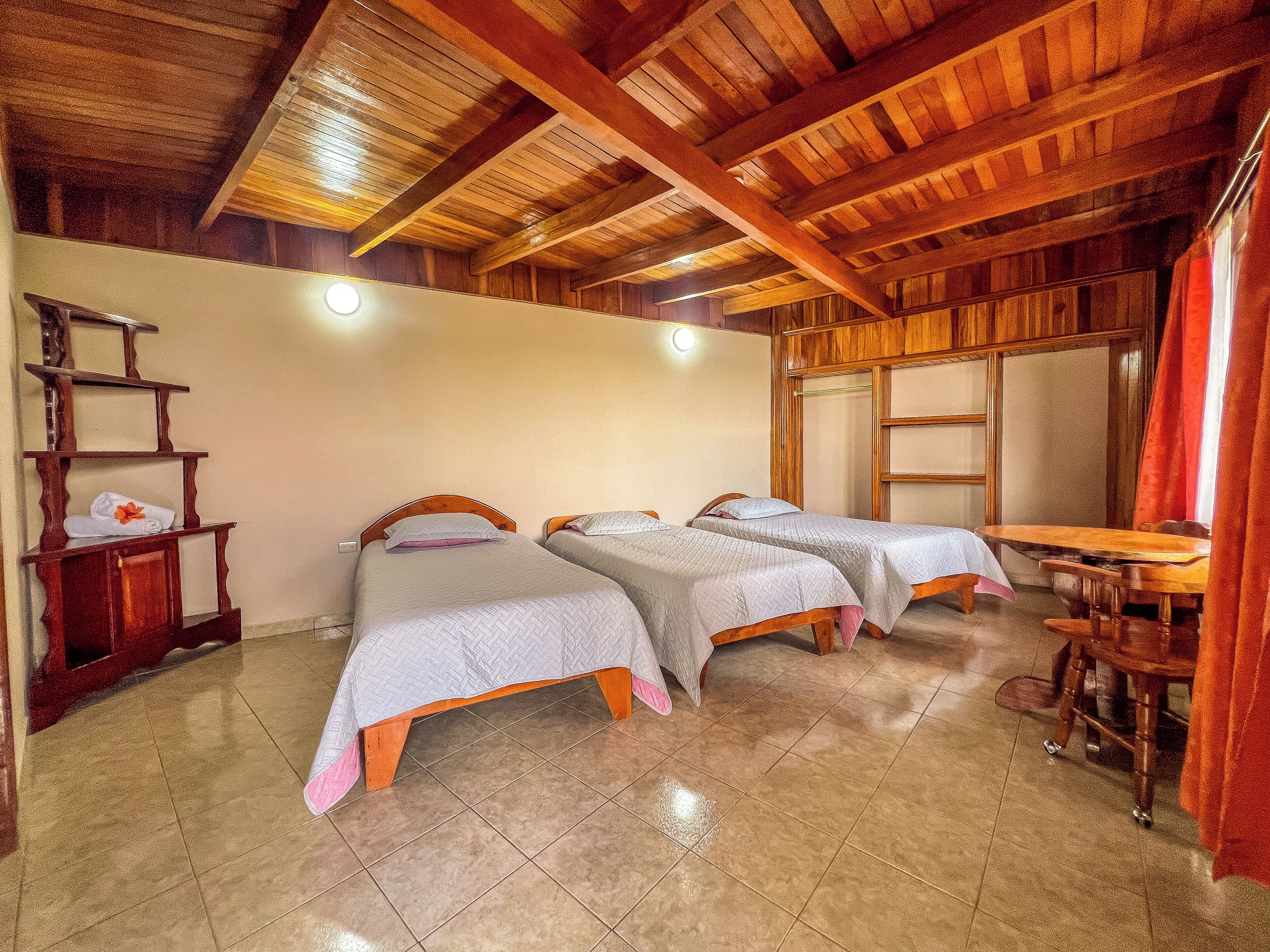 Triple Room | Free WiFi, bed sheets