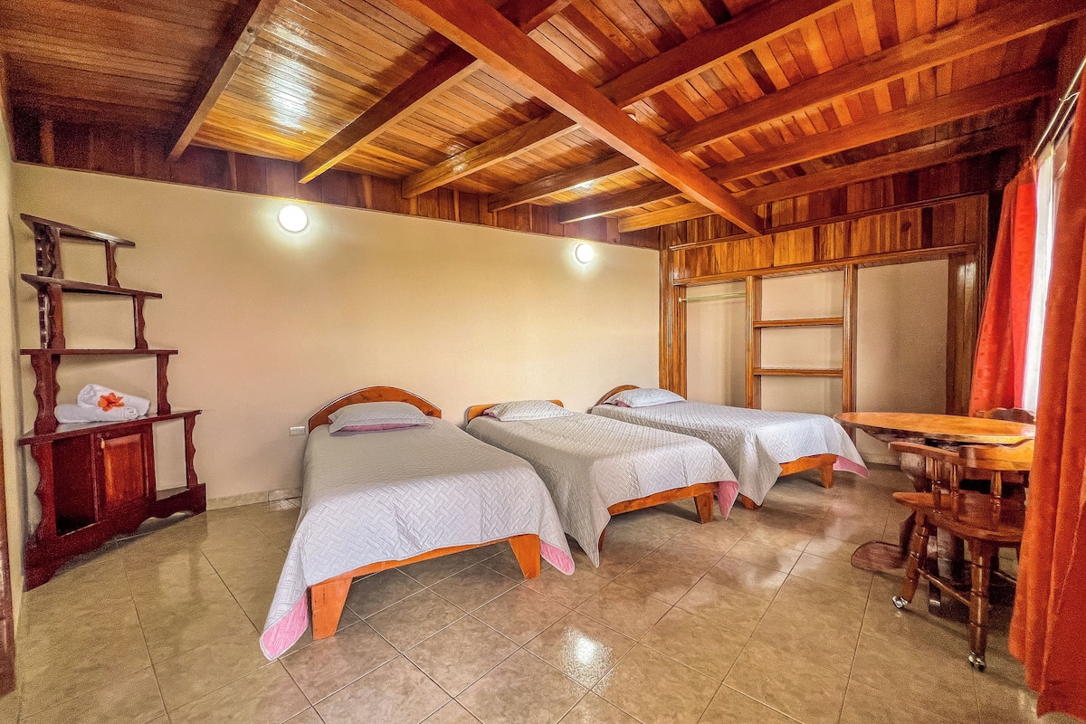 Triple Room | Free WiFi, bed sheets