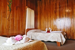 Triple Room | Free WiFi, bed sheets - Hotel El Atardecer (Monteverde)
