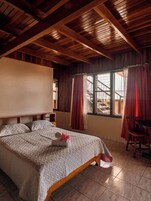 Quarto solteiro | Wi-Fi de cortesia, roupa de cama