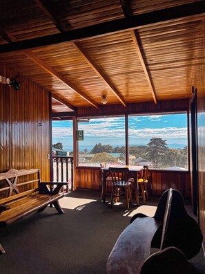 Quadruple Room | Living area - Hotel El Atardecer (Monteverde)