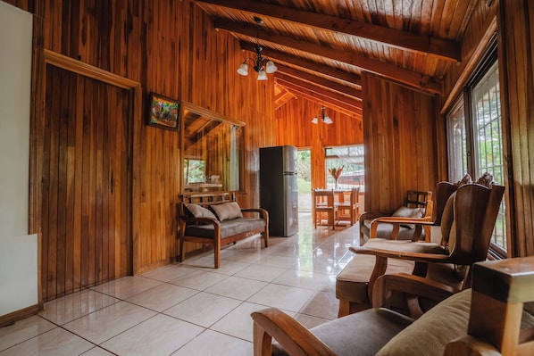 Cabana Familiar XL | Living area | Flat-screen TV