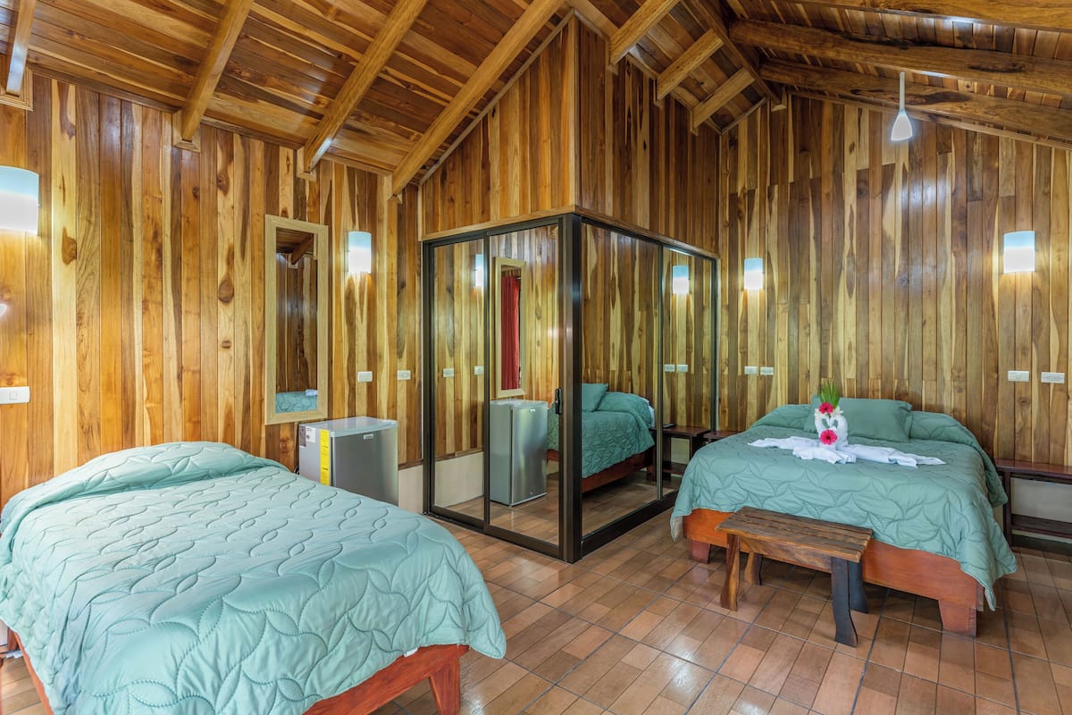 Deluxe Cabin | Minibar, in-room safe, desk, soundproofing