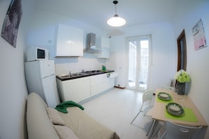 Apartment, 1 Bedroom, Garden View | Private kitchen | Electric kettle - Le Dimore del Sole (Cagliari)