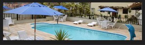 2 piscinas al aire libre, sombrillas, tumbonas