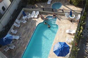 2 piscinas al aire libre, sombrillas, tumbonas