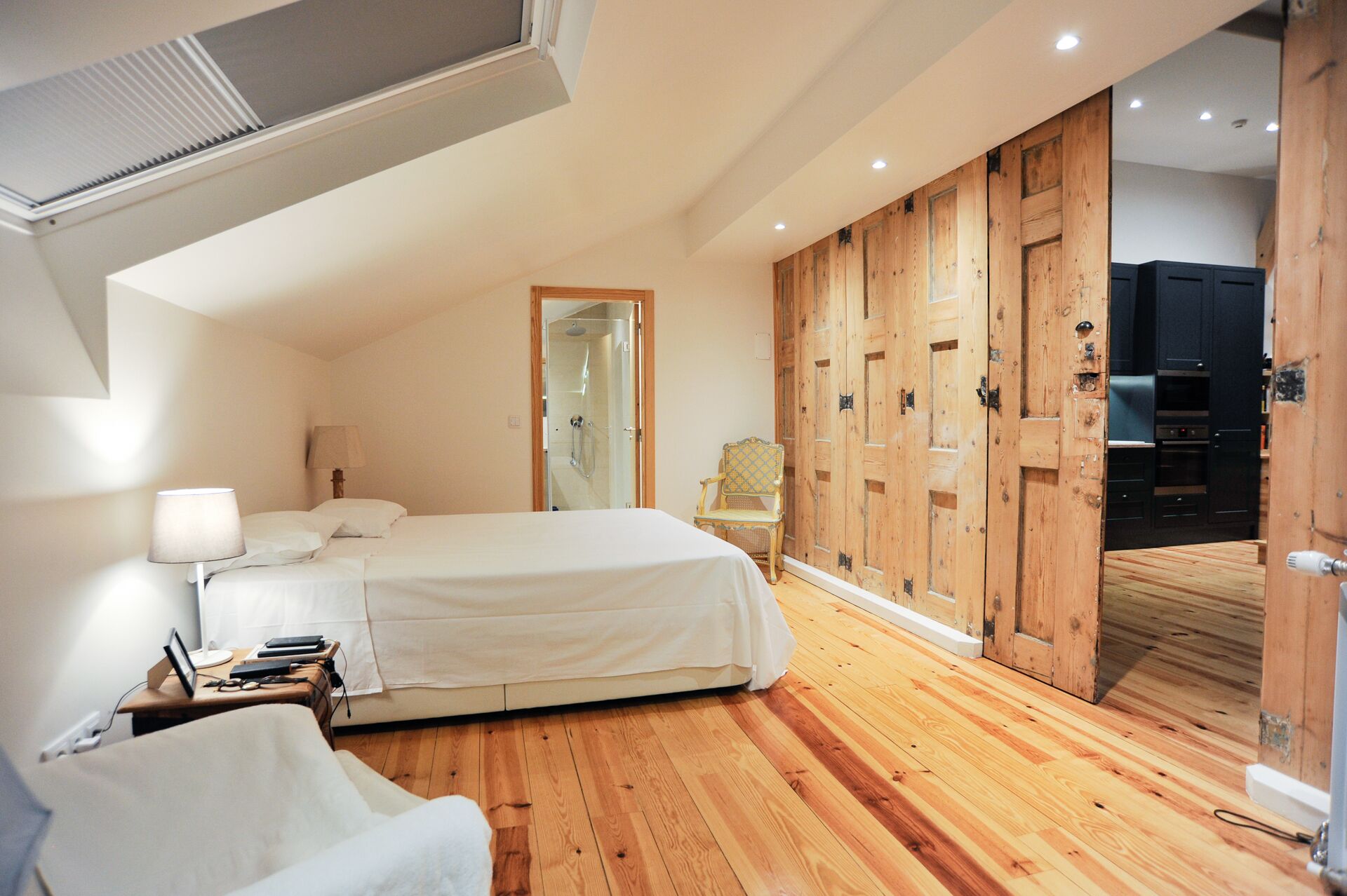 apartment | premium bedding, soundproofing, rollaway beds, free wifi